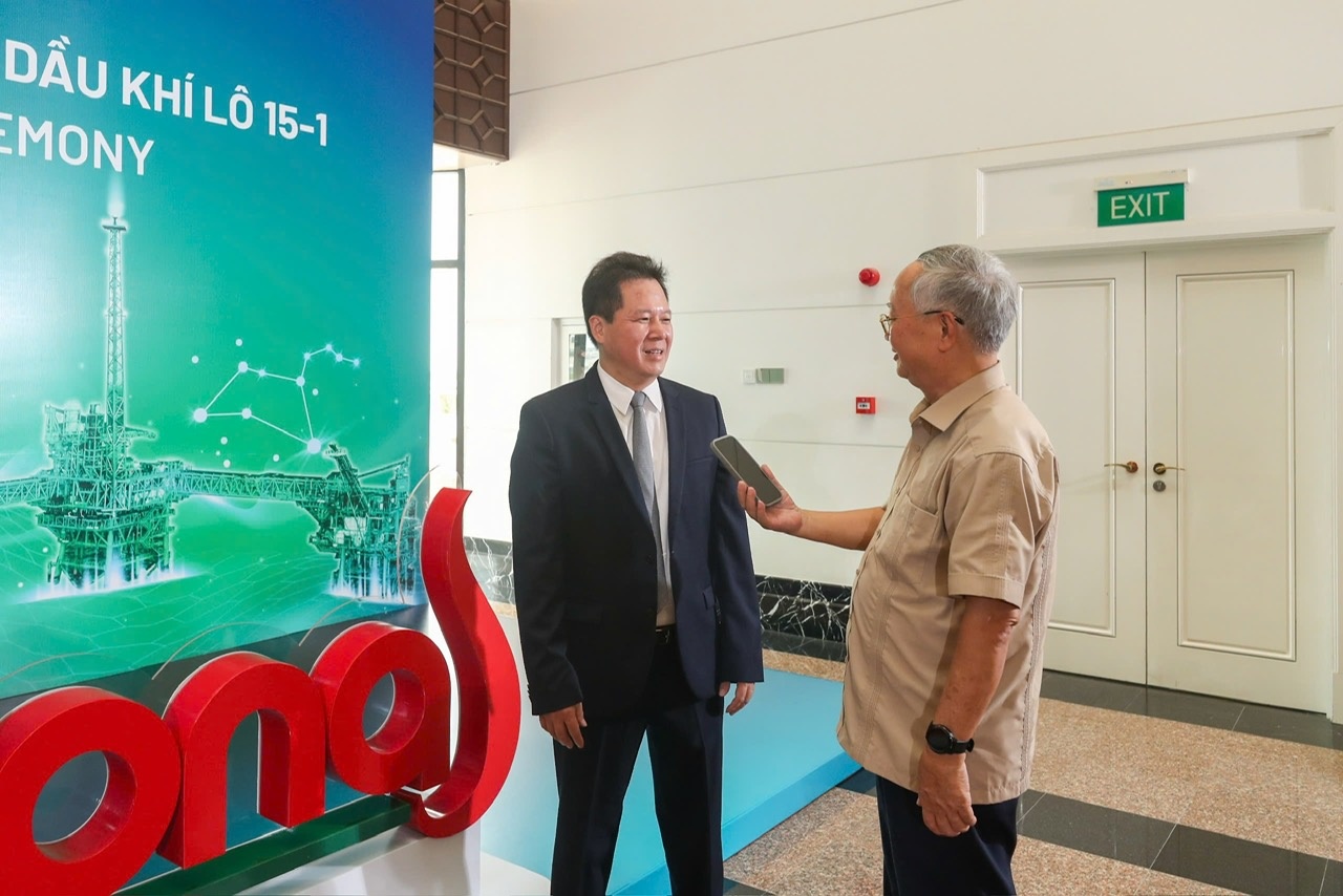 Những con sư tử sẽ cất tiếng?
