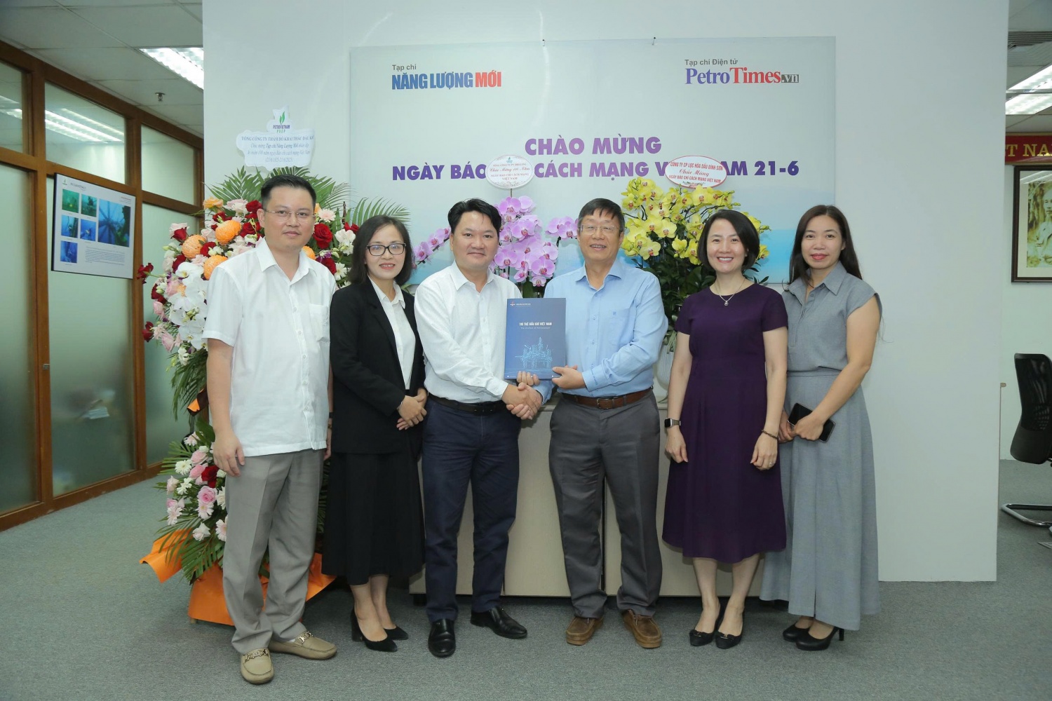 Lời cảm ơn của Tạp chí Năng lượng Mới nhân Kỷ niệm 100 năm Ngày Báo Chí Cách mạng Việt Nam Lời cảm ơn của Tạp chí Năng lượng Mới nhân Kỷ niệm 100 năm Ngày Báo Chí Cách mạng Việt Nam