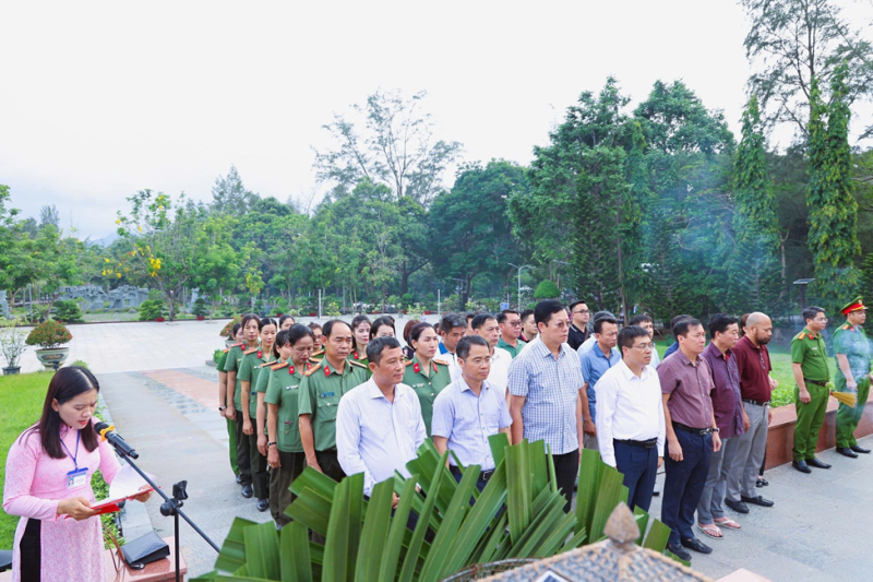 Vietsovpetro khởi công công trình “Đường hoa bằng lăng - hoa giấy” tại Côn Đảo