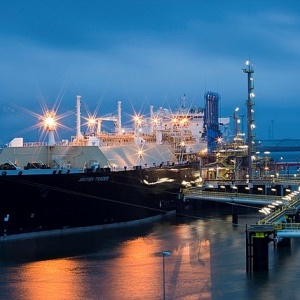 Qatar cảnh báo chi phí bảo hiểm và vận tải LNG tăng mạnh qua eo biển Hormuz