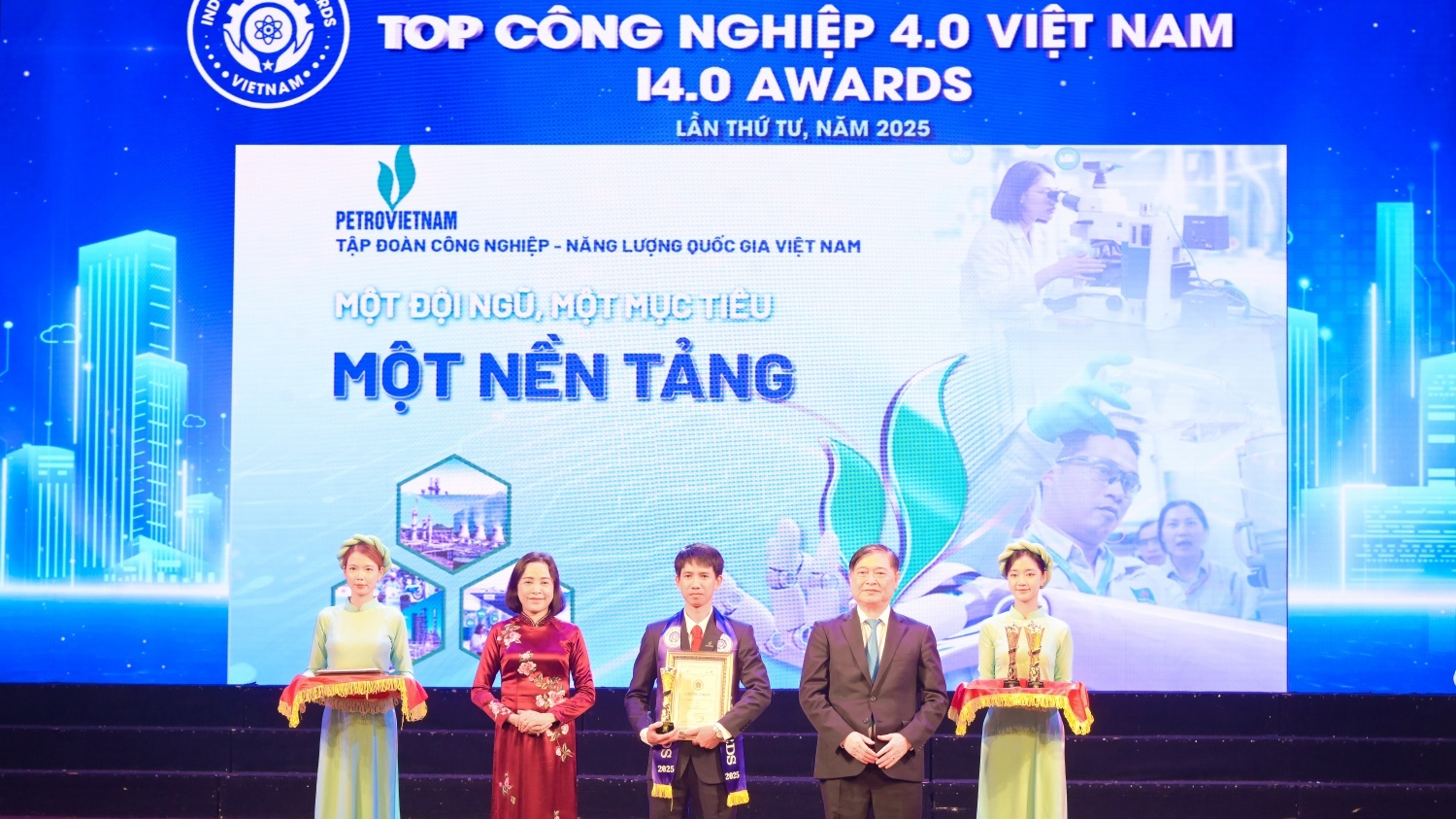 Petrovietnam được vinh danh Top 10 Doanh nghiệp Công nghiệp 4.0 Việt Nam năm 2025