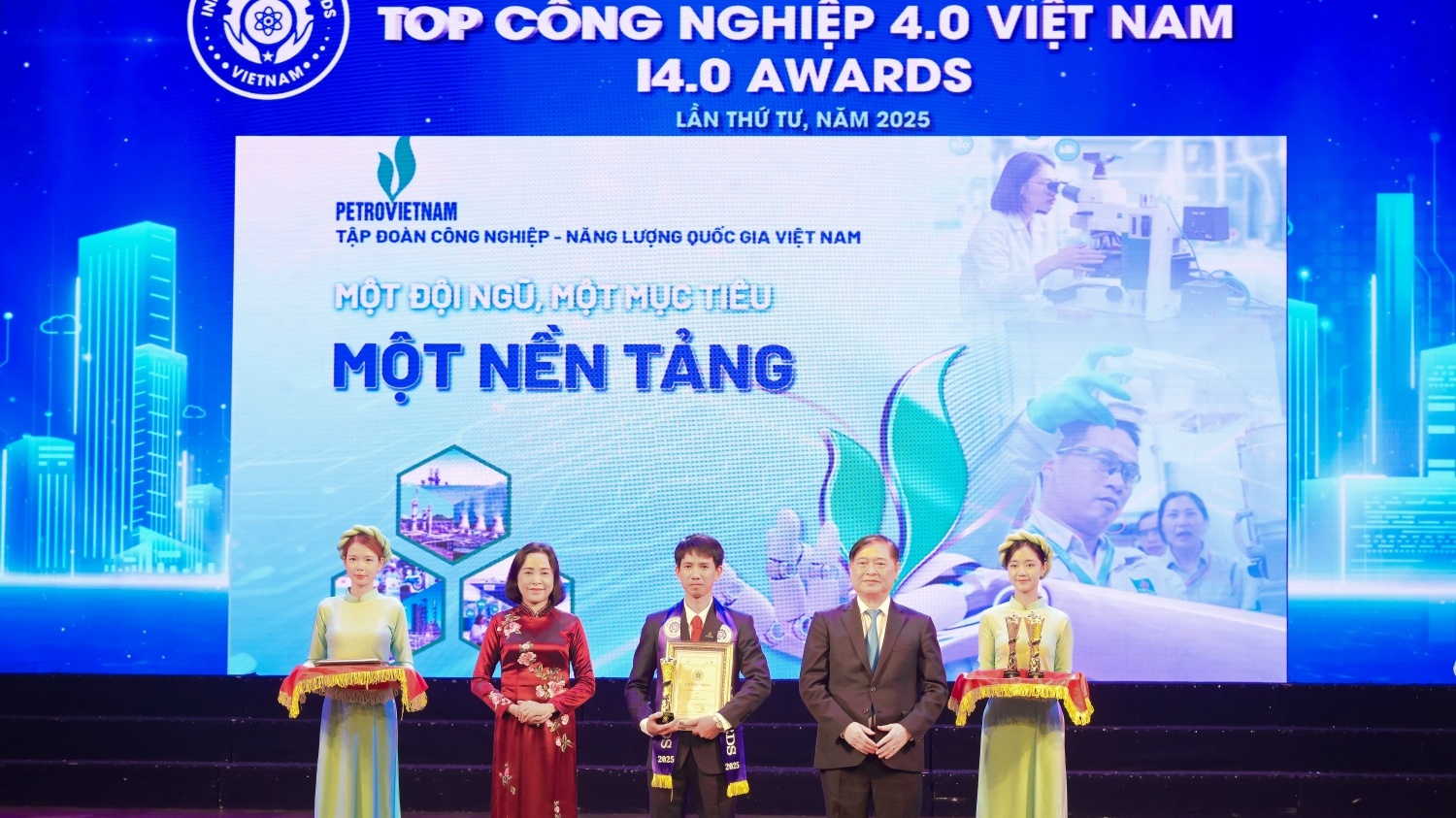 Petrovietnam được vinh danh Top 10 Doanh nghiệp Công nghiệp 4.0 Việt Nam năm 2025