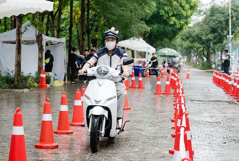 Người dùng vượt mọi địa hình, sống xanh mỗi ngày cùng VinFast Feliz Neo
