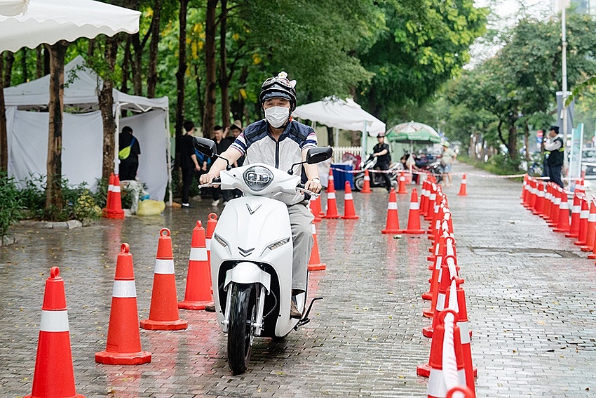 Người dùng vượt mọi địa hình, sống xanh mỗi ngày cùng VinFast Feliz Neo