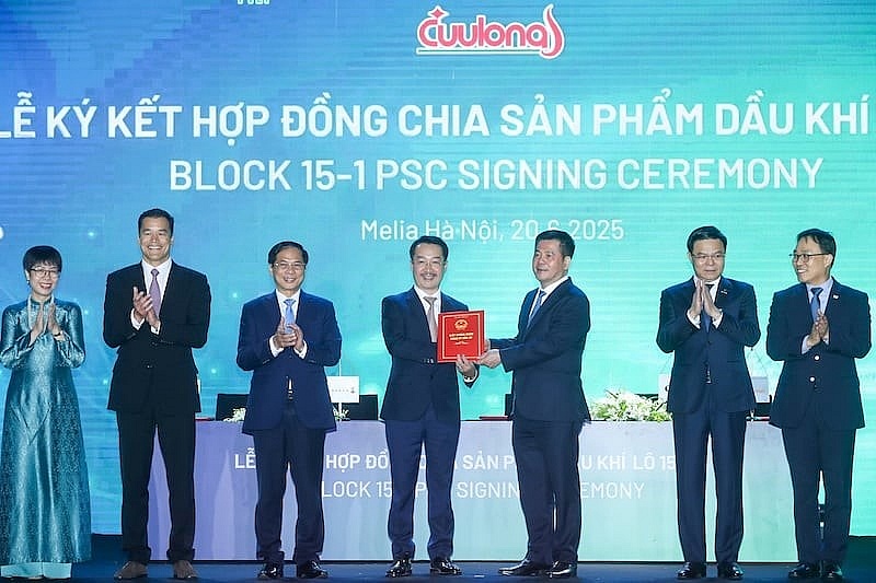 Signing PSC Block 15-1: Ensuring sustainable production output of Petrovietnam