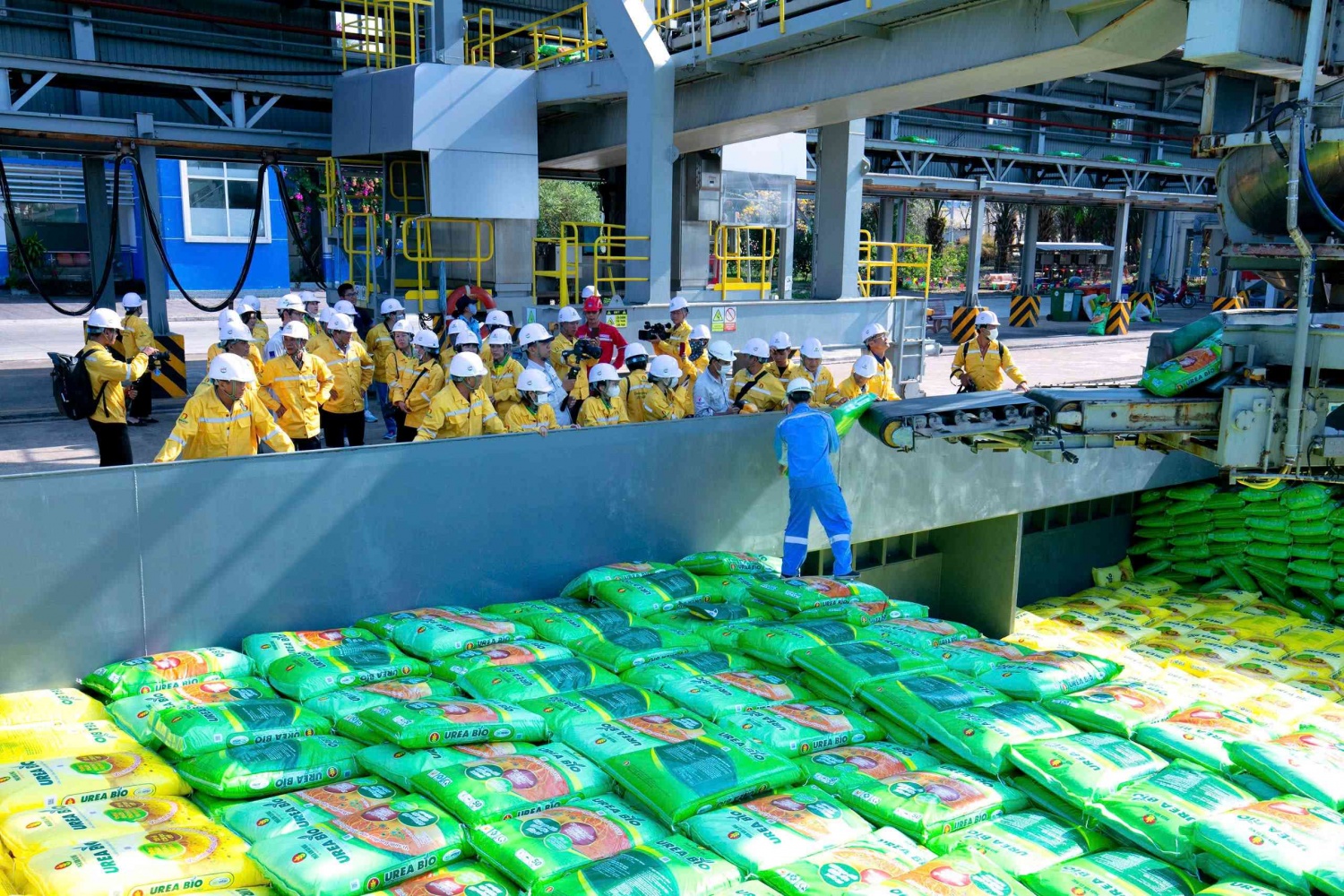 Doanh nghiệp phân bón ổn định giá bán dù nguyên liệu nhập khẩu tăng Doanh nghiệp phân bón ổn định giá bán dù nguyên liệu nhập khẩu tăng