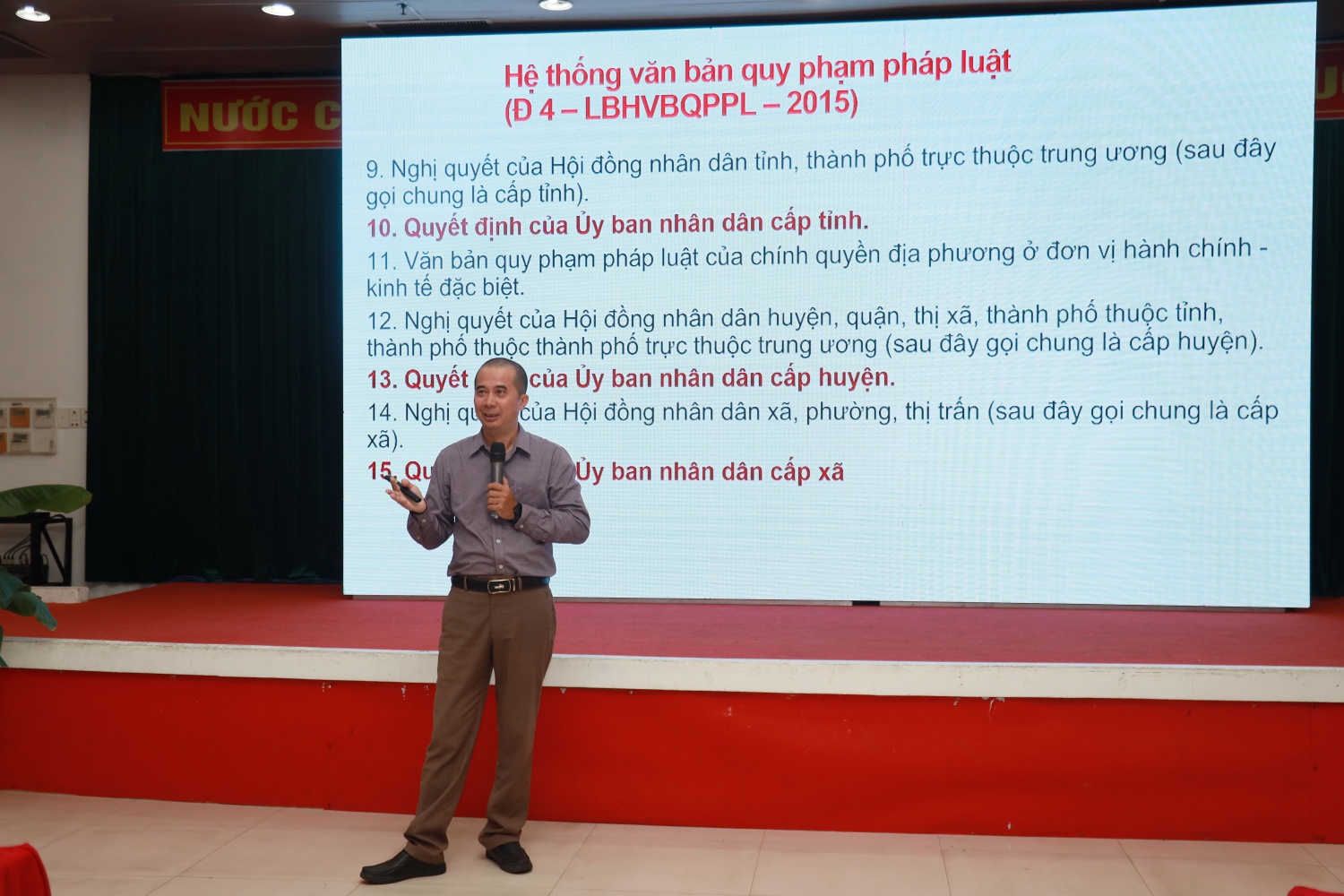 Tiến sĩ Nguyễn Hồng Sơn - Giảng viên chính Trường Đại học Công đoàn giảng dạy về nghiệp vụ trong công tác ATSKMT.