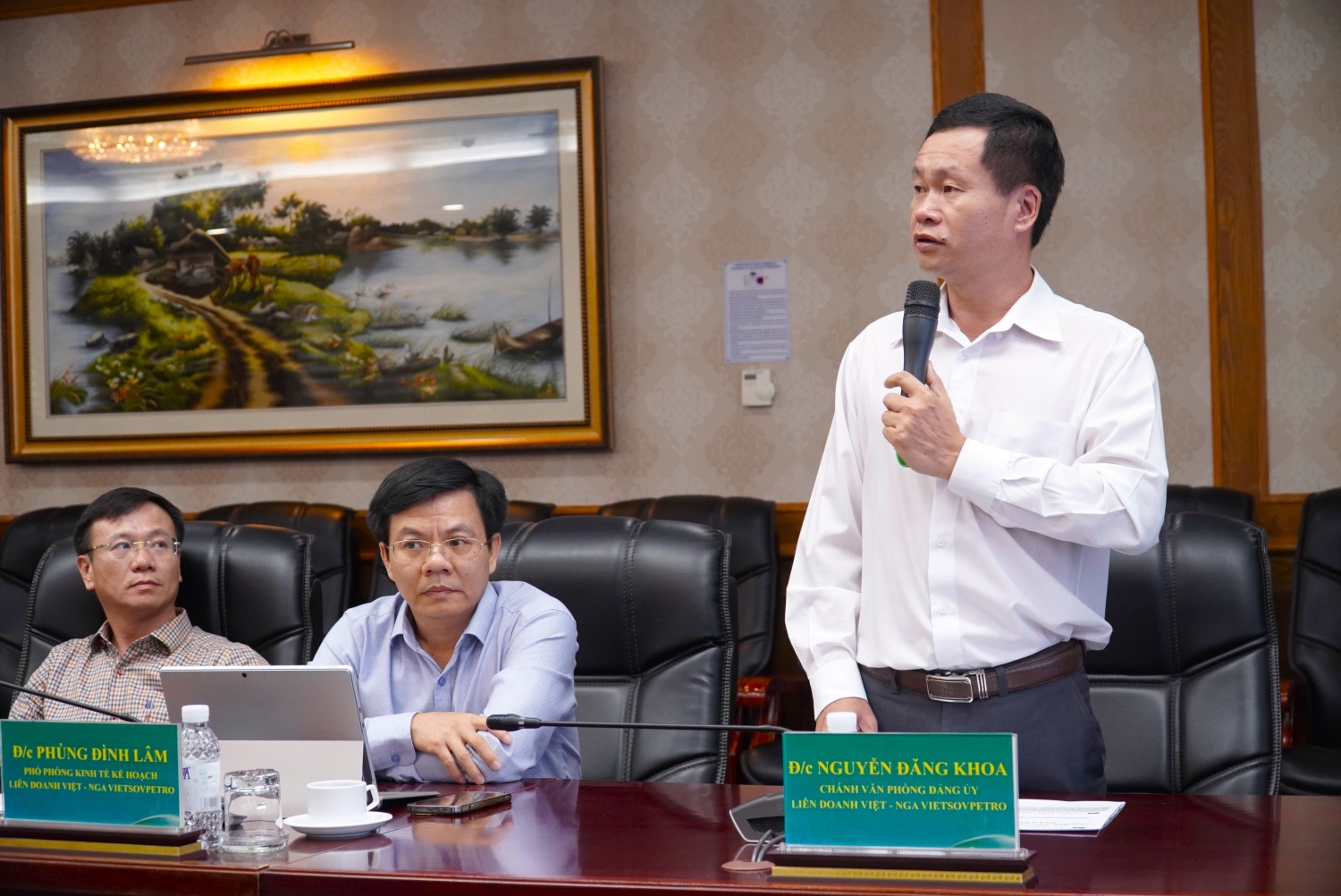 Tổng Giám đốc Vietsovpetro đối thoại cùng tuổi trẻ: Khơi dậy khát vọng, dẫn lối tương lai Tổng Giám đốc Vietsovpetro đối thoại cùng tuổi trẻ: Khơi dậy khát vọng, dẫn lối tương lai