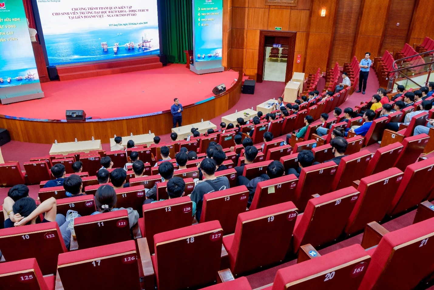 Đoàn sinh viên Trường Đại học Bách khoa - Đại học Quốc gia TP HCM tham quan thực tế tại Vietsovpetro