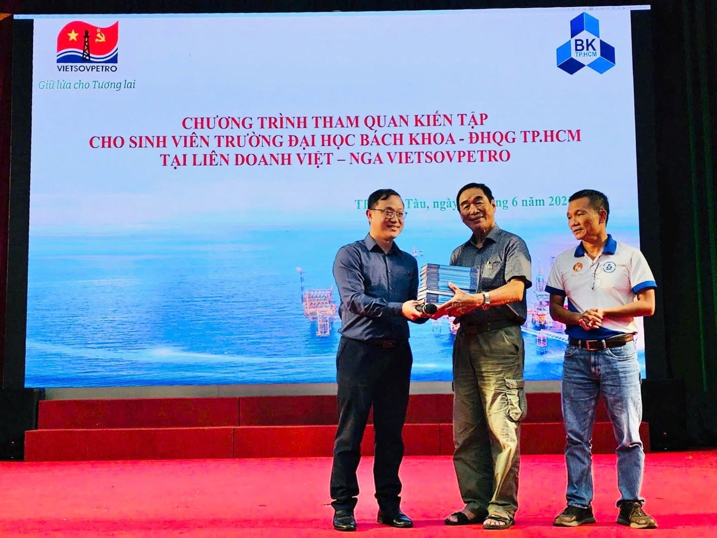 Đoàn sinh viên Trường Đại học Bách khoa - Đại học Quốc gia TP HCM tham quan thực tế tại Vietsovpetro