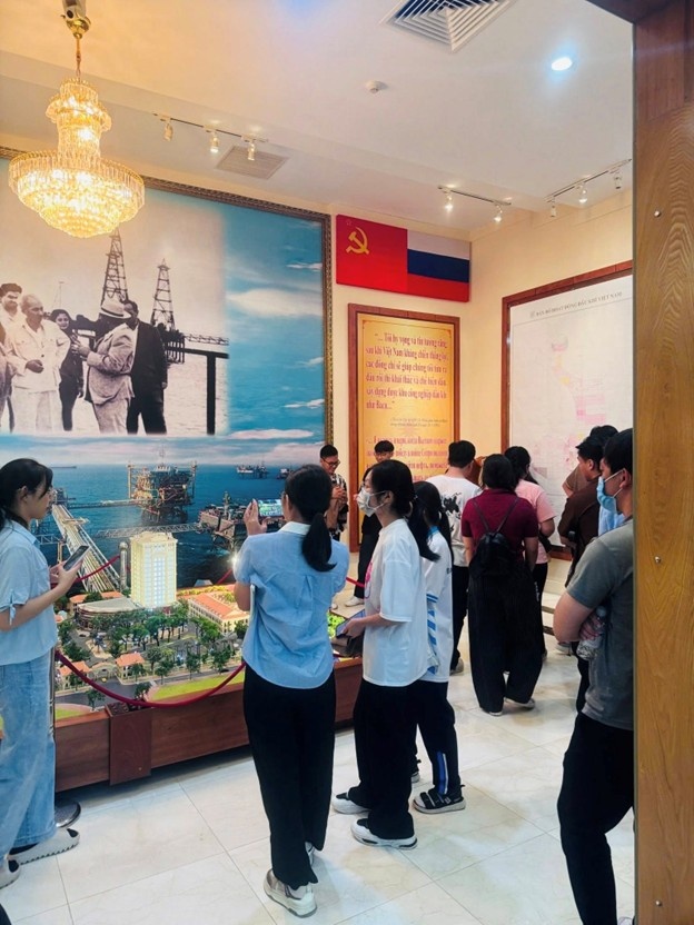Đoàn sinh viên Trường Đại học Bách khoa - Đại học Quốc gia TP HCM tham quan thực tế tại Vietsovpetro
