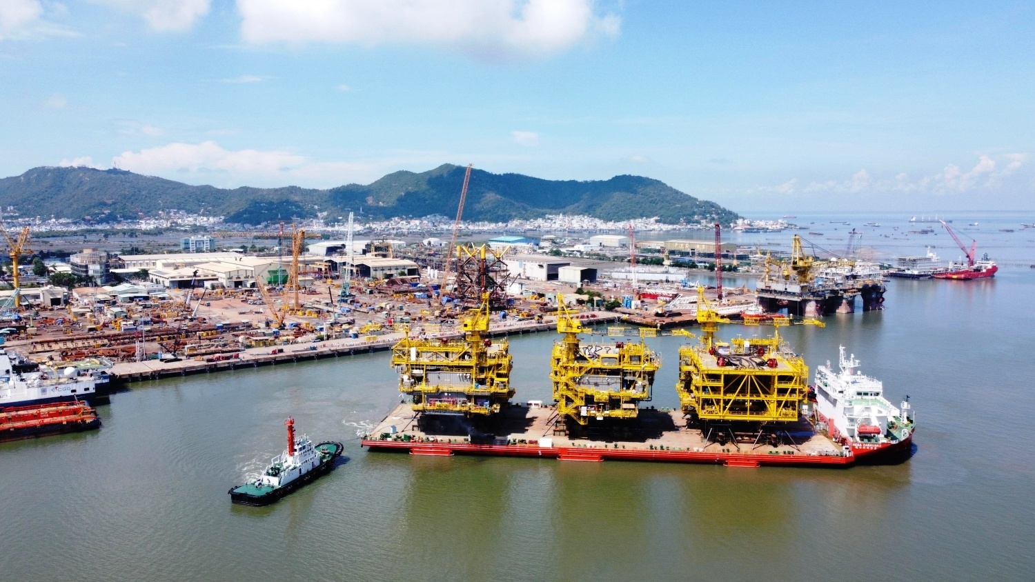 Một góc Cảng Vietsovpetro, ảnh Mai Thắng 