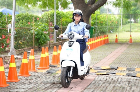 Xe điện VinFast giá từ 12 triệu đồng thu hút dân văn phòng chuyển đổi xanh