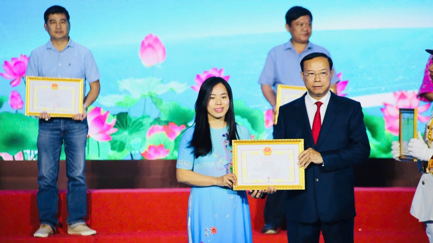 Phóng viên Năng lượng Mới - PetroTimes vinh dự nhận Bằng khen của UBND tỉnh Bà Rịa - Vũng Tàu