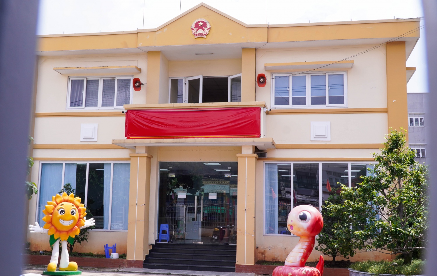 [Chùm ảnh] Các trụ sở UBND phường tại TP HCM đồng loạt thay bảng tên