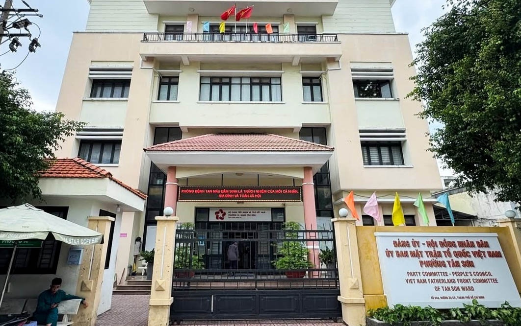 [Chùm ảnh] Các trụ sở UBND phường tại TP HCM đồng loạt thay bảng tên