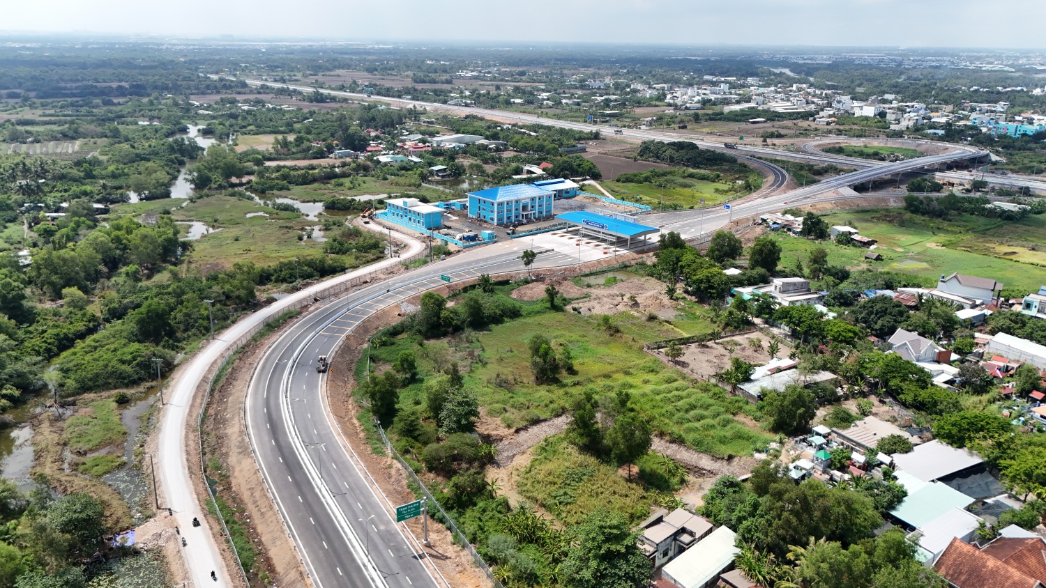 [Chùm ảnh] Hợp long cầu Bình Khánh gỡ nút thắt cho cao tốc Bến Lức - Long Thành