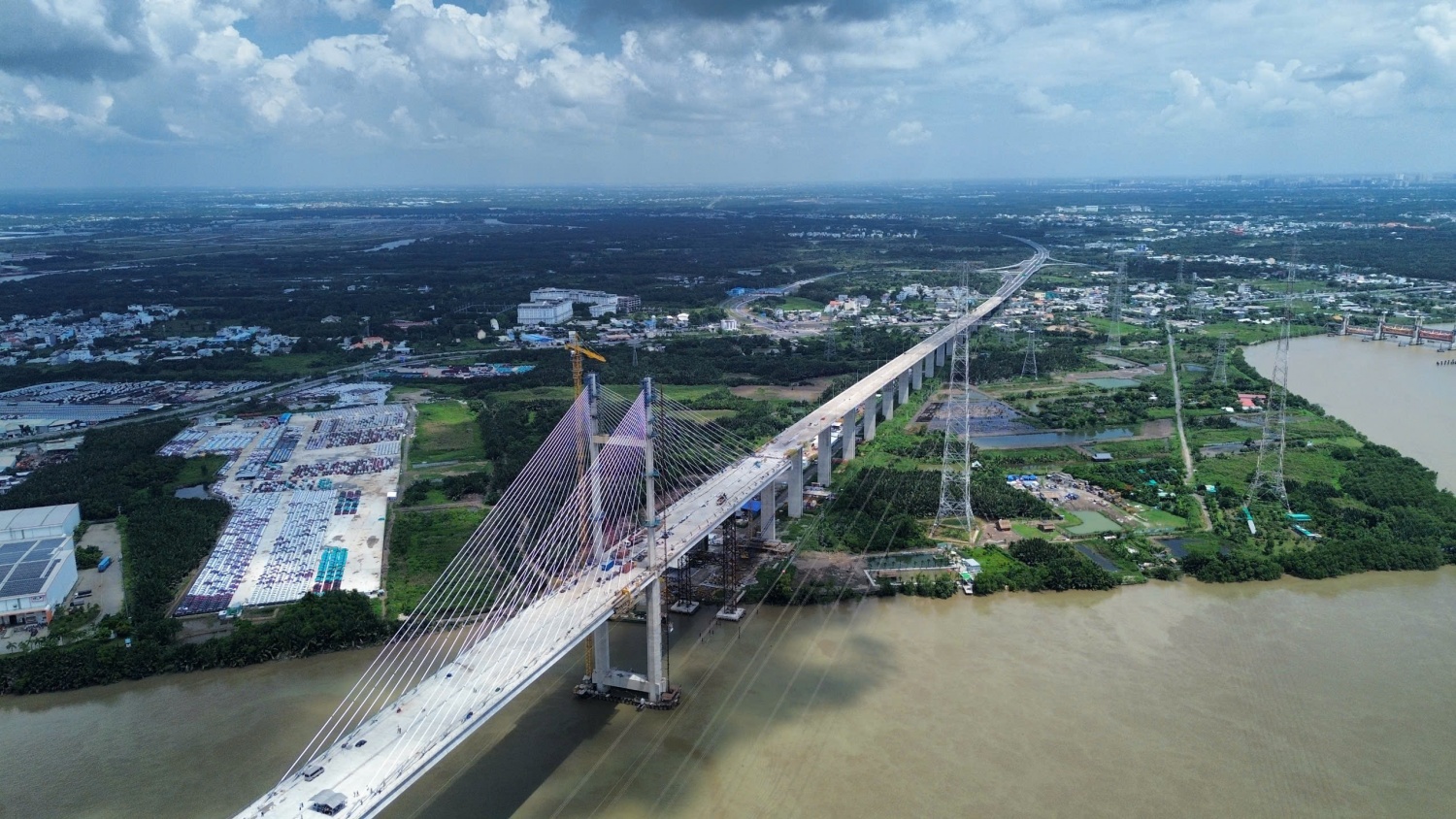 [Chùm ảnh] Hợp long cầu Bình Khánh gỡ nút thắt cho cao tốc Bến Lức - Long Thành