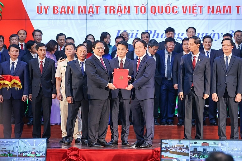 Tổng thuật: Công bố nghị quyết, quyết định sáp nhập đơn vị hành chính, chỉ định nhân sự trên cả nước