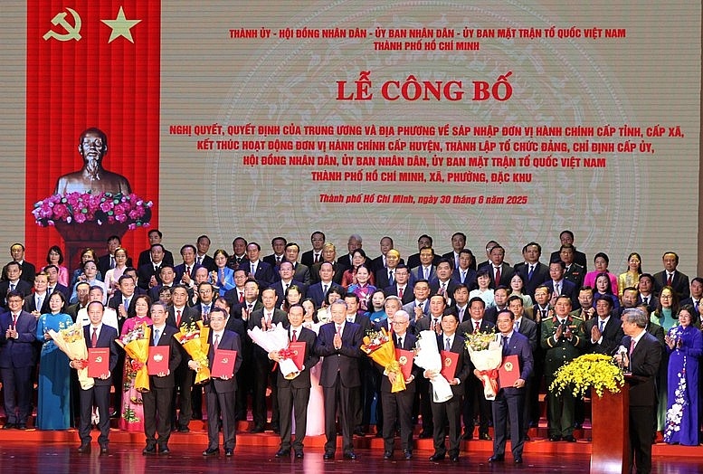 Tổng thuật: Công bố nghị quyết, quyết định sáp nhập đơn vị hành chính, chỉ định nhân sự trên cả nước