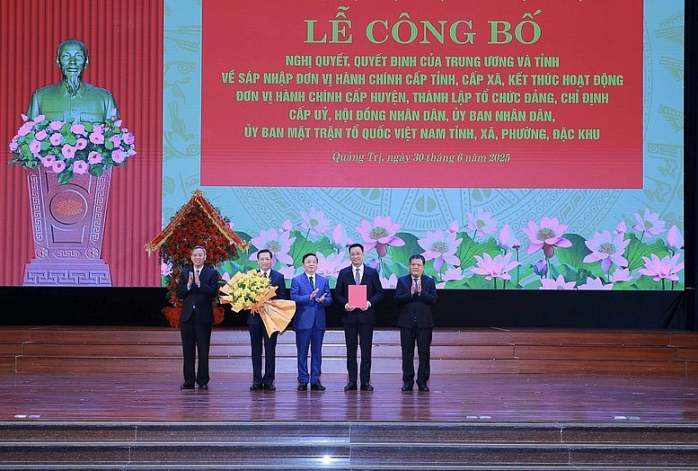 Tổng thuật: Công bố nghị quyết, quyết định sáp nhập đơn vị hành chính, chỉ định nhân sự trên cả nước
