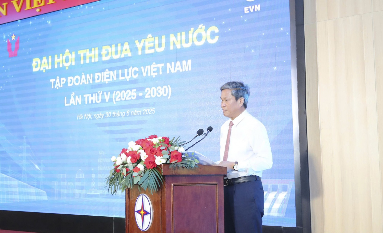 Đại hội Thi đua Yêu nước EVN lần thứ V: Nơi bản lĩnh người thợ điện tỏa sáng