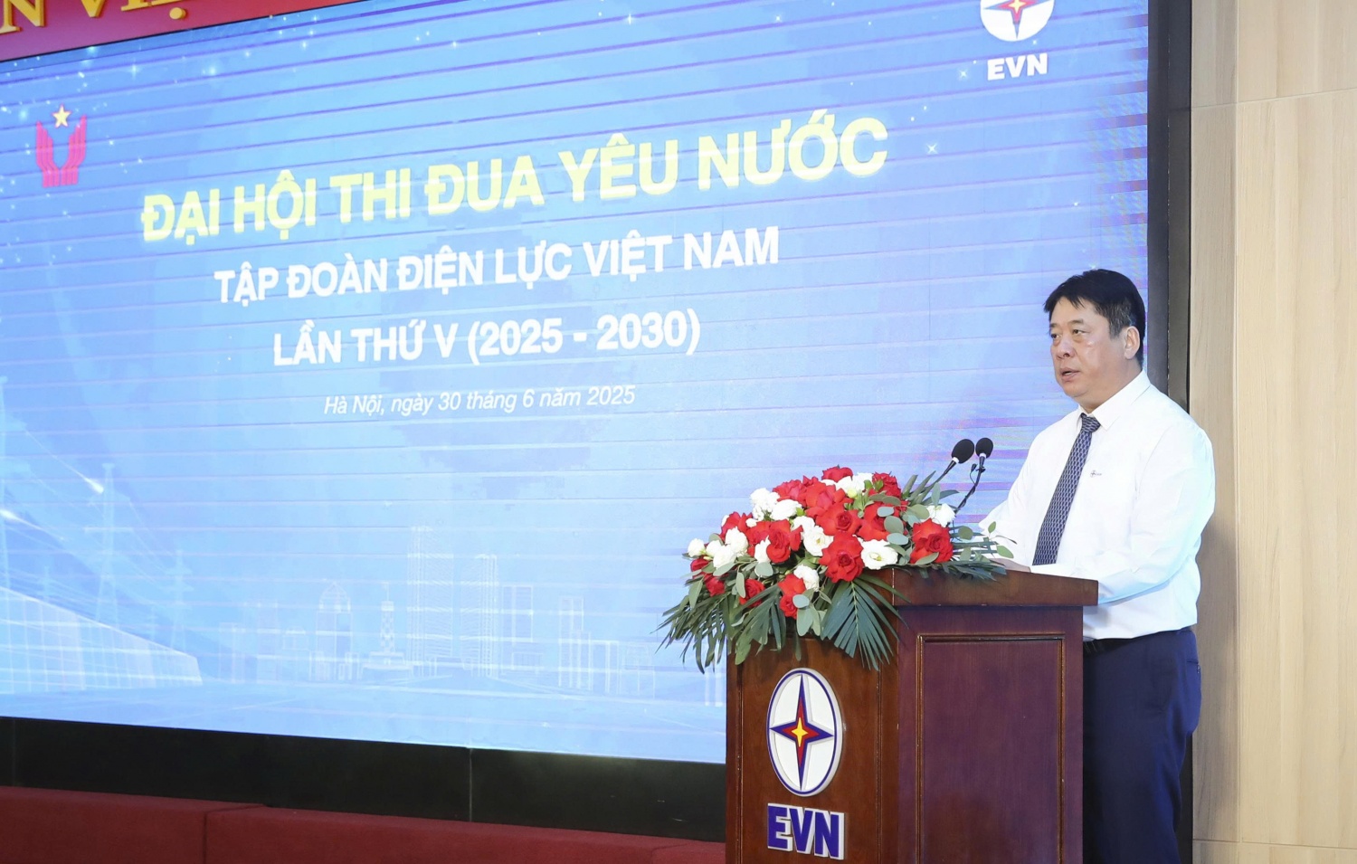 Đại hội Thi đua Yêu nước EVN lần thứ V: Nơi bản lĩnh người thợ điện tỏa sáng