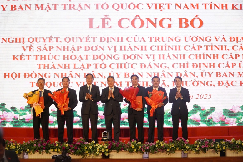 Tổng thuật: Công bố nghị quyết, quyết định sáp nhập đơn vị hành chính, chỉ định nhân sự trên cả nước