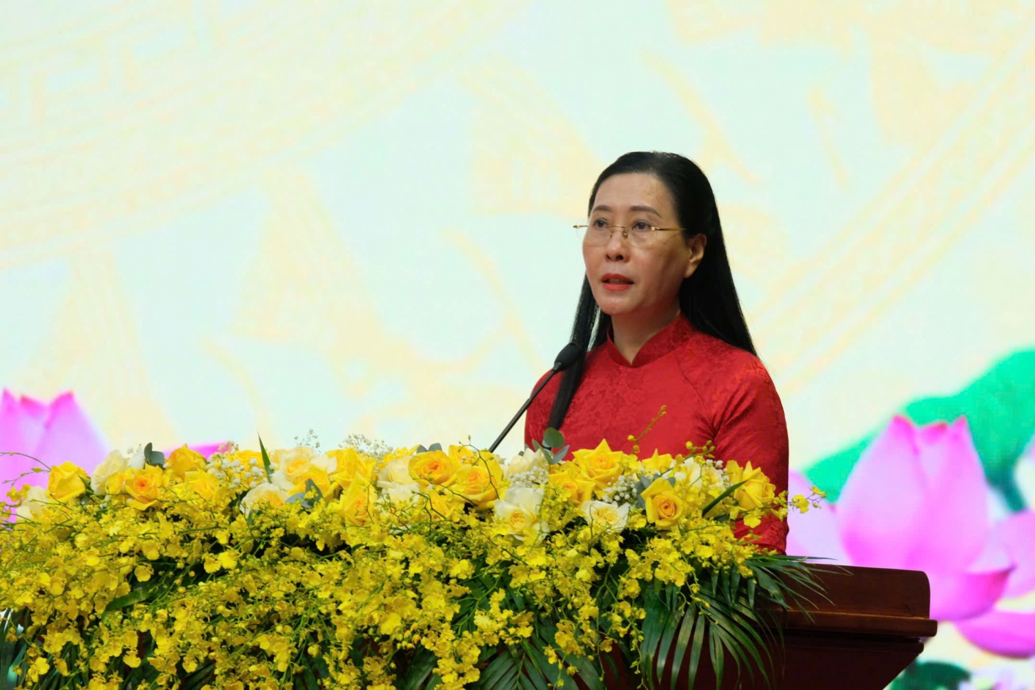 Bí thư Tỉnh ủy Quảng Ngãi Bùi Thị Quỳnh Vân phát biểu nhận nhiệm vụ