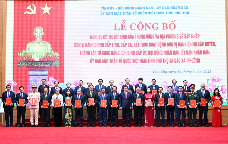 Tổng thuật: Công bố nghị quyết, quyết định sáp nhập đơn vị hành chính, chỉ định nhân sự trên cả nước