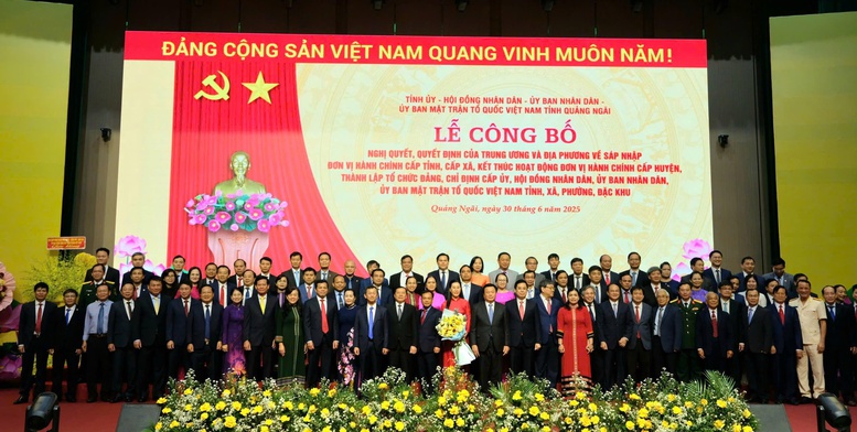 Tổng thuật: Công bố nghị quyết, quyết định sáp nhập đơn vị hành chính, chỉ định nhân sự trên cả nước