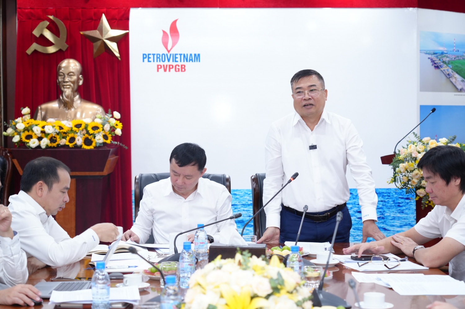 Đồng chí Nguyễn Huy Vượng, Phó Giám đốc Chi nhánh, Chủ tịch Công đoàn nhấn mạnh toàn Chi nhánh vẫn nỗ lực tối đa để duy trì sản lượng, đảm bảo hiệu quả vận hành, đặc biệt là kiểm soát tốt các chỉ tiêu tài chính