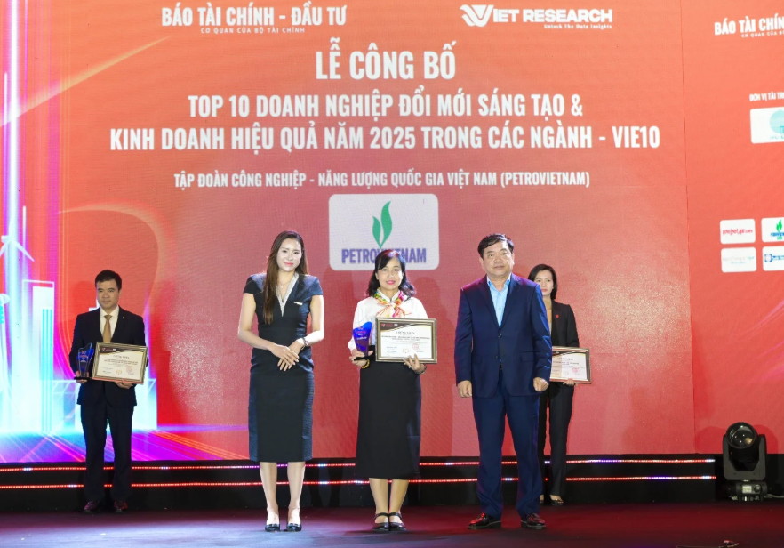 Petrovietnam and many member companies honored at the ESG Green Vietnam Awards 2025