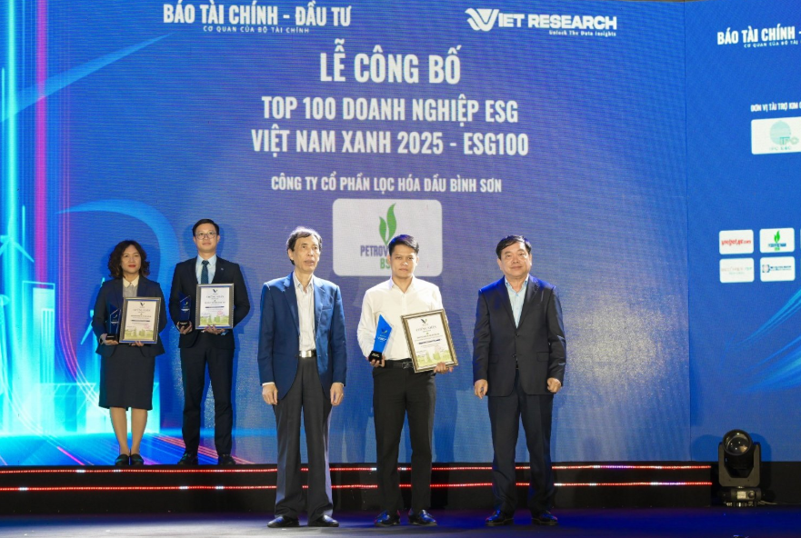 Petrovietnam and many member companies honored at the ESG Green Vietnam Awards 2025