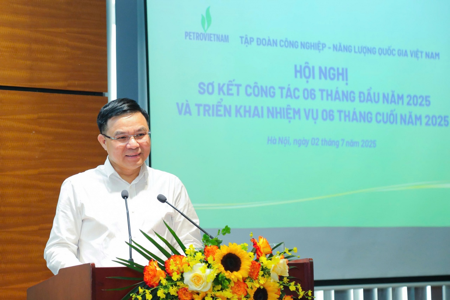 Tăng trưởng ổn định trong 6 tháng đầu năm, Petrovietnam tạo đà cho chiến lược dài hạn