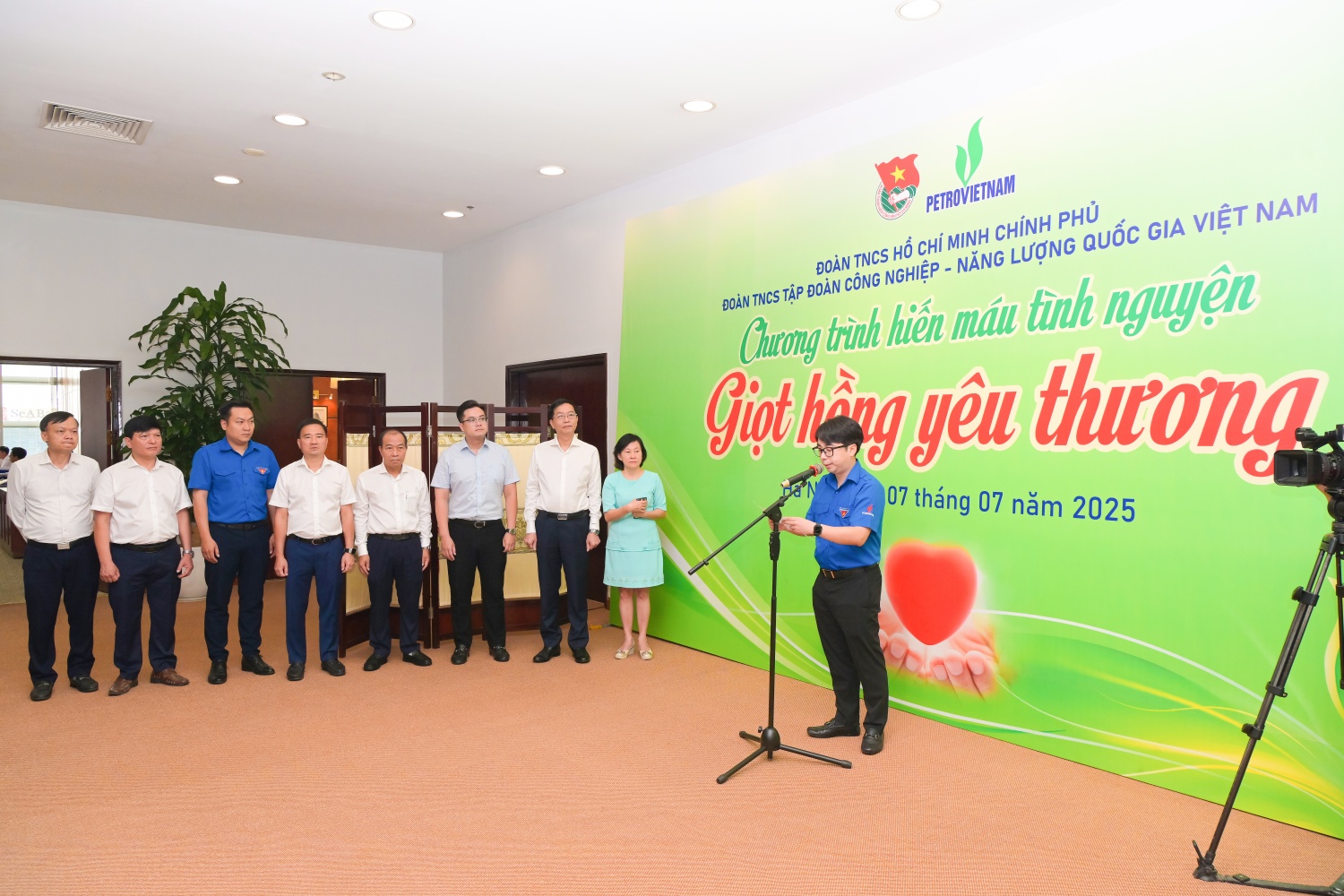 [CHÙM ẢNH] Petrovietnam tổ chức chương trình hiến máu nhân đạo “Giọt hồng yêu thương”