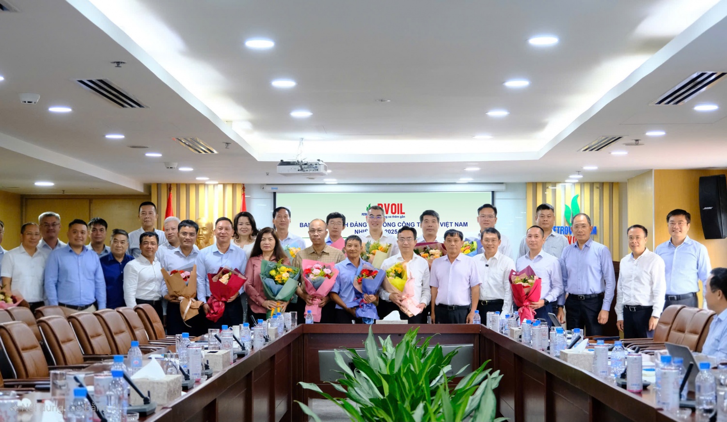Lãnh đạo Tổng công ty tuyên dương các đơn vị đạt thành tích cao trong thực hiện nhiệm vụ SXKD 6 tháng đầu năm 2025 