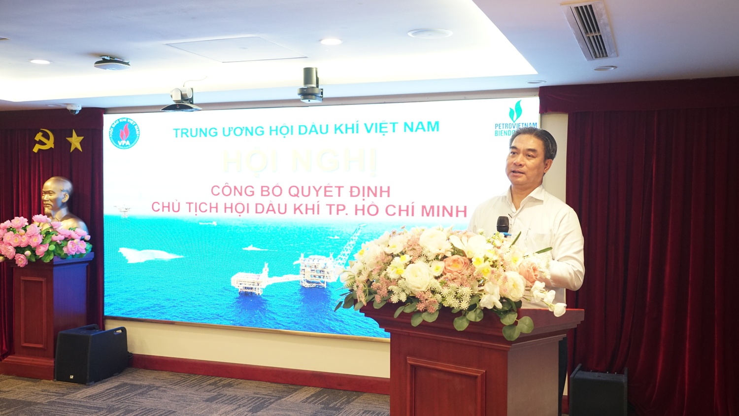 Kiện toàn nhân sự, phát huy vai trò Hội Dầu khí TP HCM thành nơi hội tụ trí tuệ và kết nối giá trị ngành Kiện toàn nhân sự, phát huy vai trò Hội Dầu khí TP HCM, nơi hội tụ trí tuệ và kết nối giá trị ngành