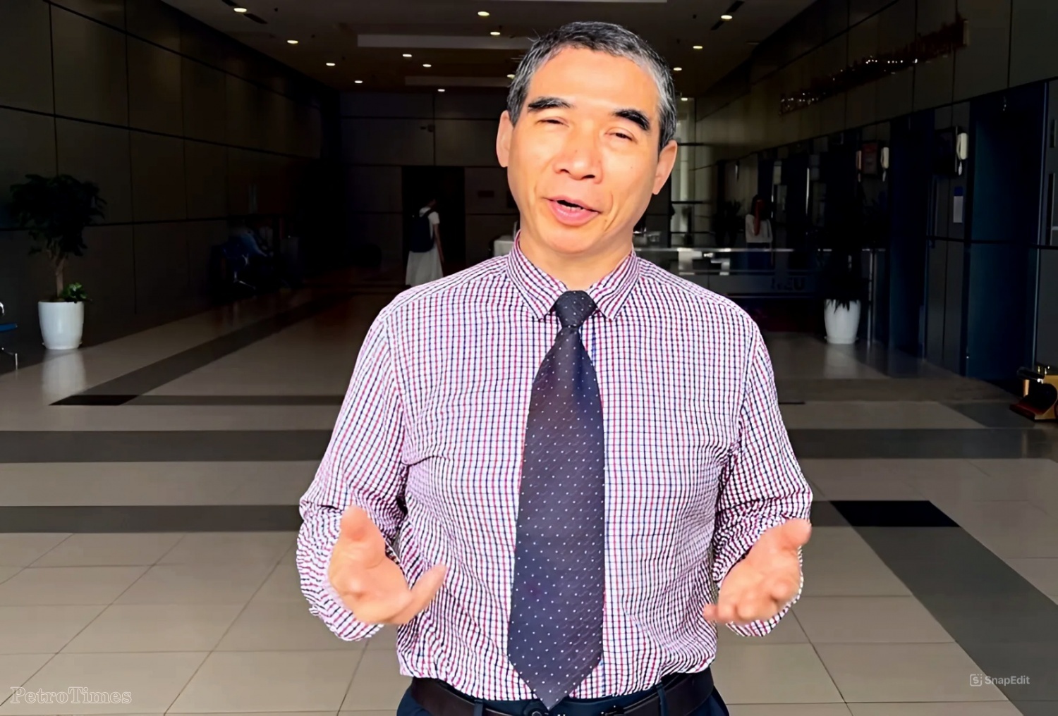 Người dân trở thành 
