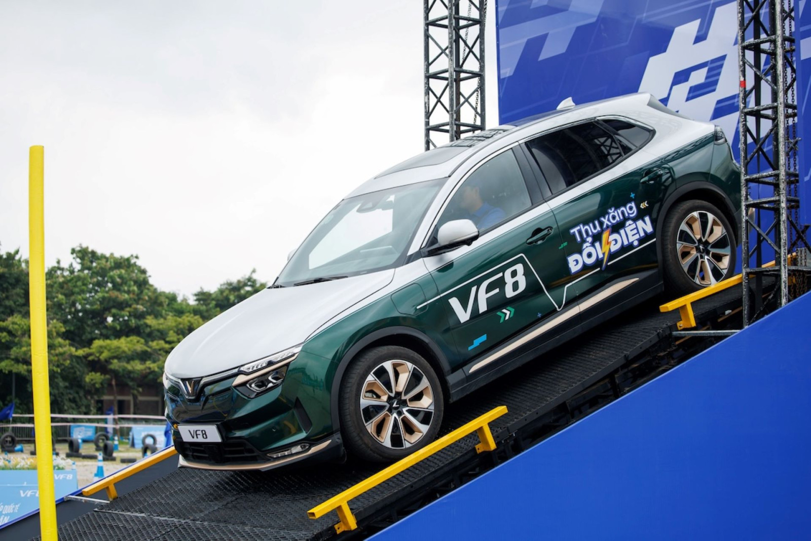 Người dùng chạy thử bộ đôi xe điện VinFast: VF 7 linh hoạt, lanh lẹ, VF 8 êm ái, phù hợp gia đình - Ảnh 3