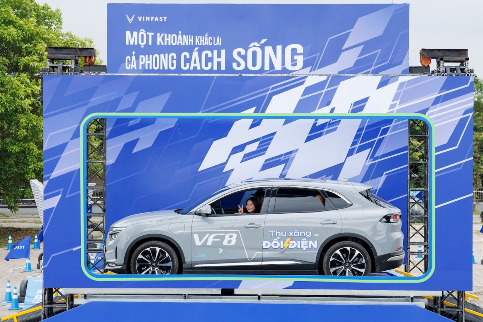 Người dùng chạy thử bộ đôi xe điện VinFast: VF 7 linh hoạt, lanh lẹ, VF 8 êm ái, phù hợp gia đình - Ảnh 4