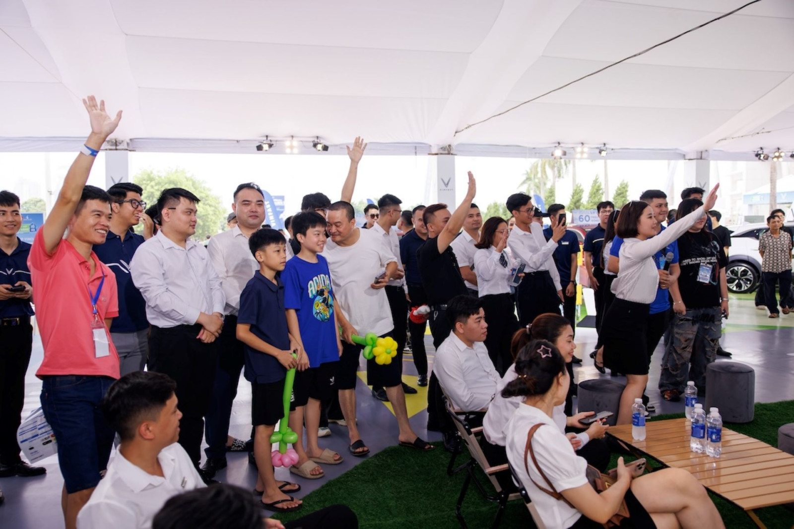 Người dùng chạy thử bộ đôi xe điện VinFast: VF 7 linh hoạt, lanh lẹ, VF 8 êm ái, phù hợp gia đình - Ảnh 8