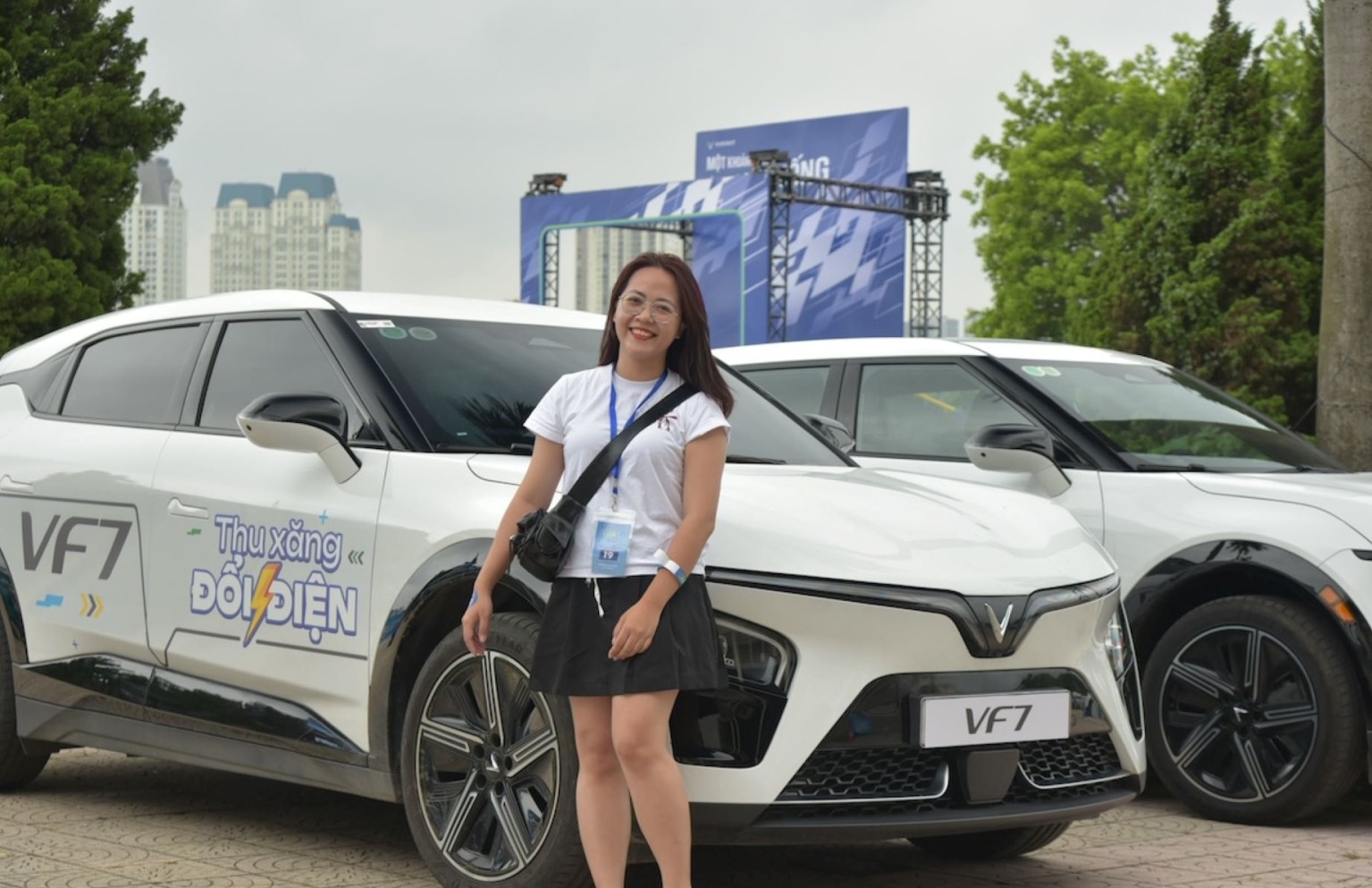 Người dùng chạy thử bộ đôi xe điện VinFast: VF 7 linh hoạt, lanh lẹ, VF 8 êm ái, phù hợp gia đình