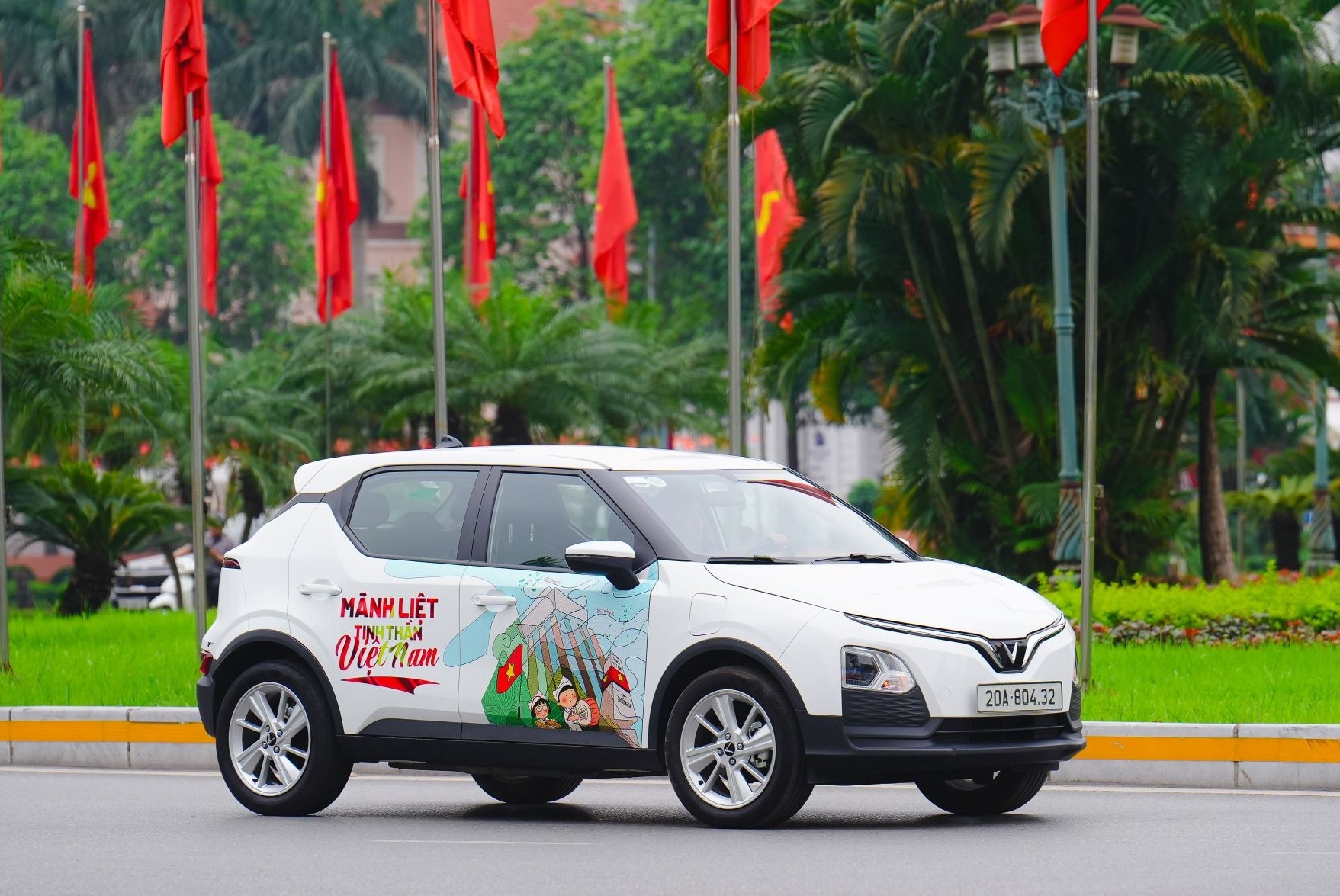 Khách Việt tranh thủ nhiều ưu đãi mua xe điện VinFast: Giá mềm, nuôi xe rẻ bất ngờ, trải nghiệm đáng tiền