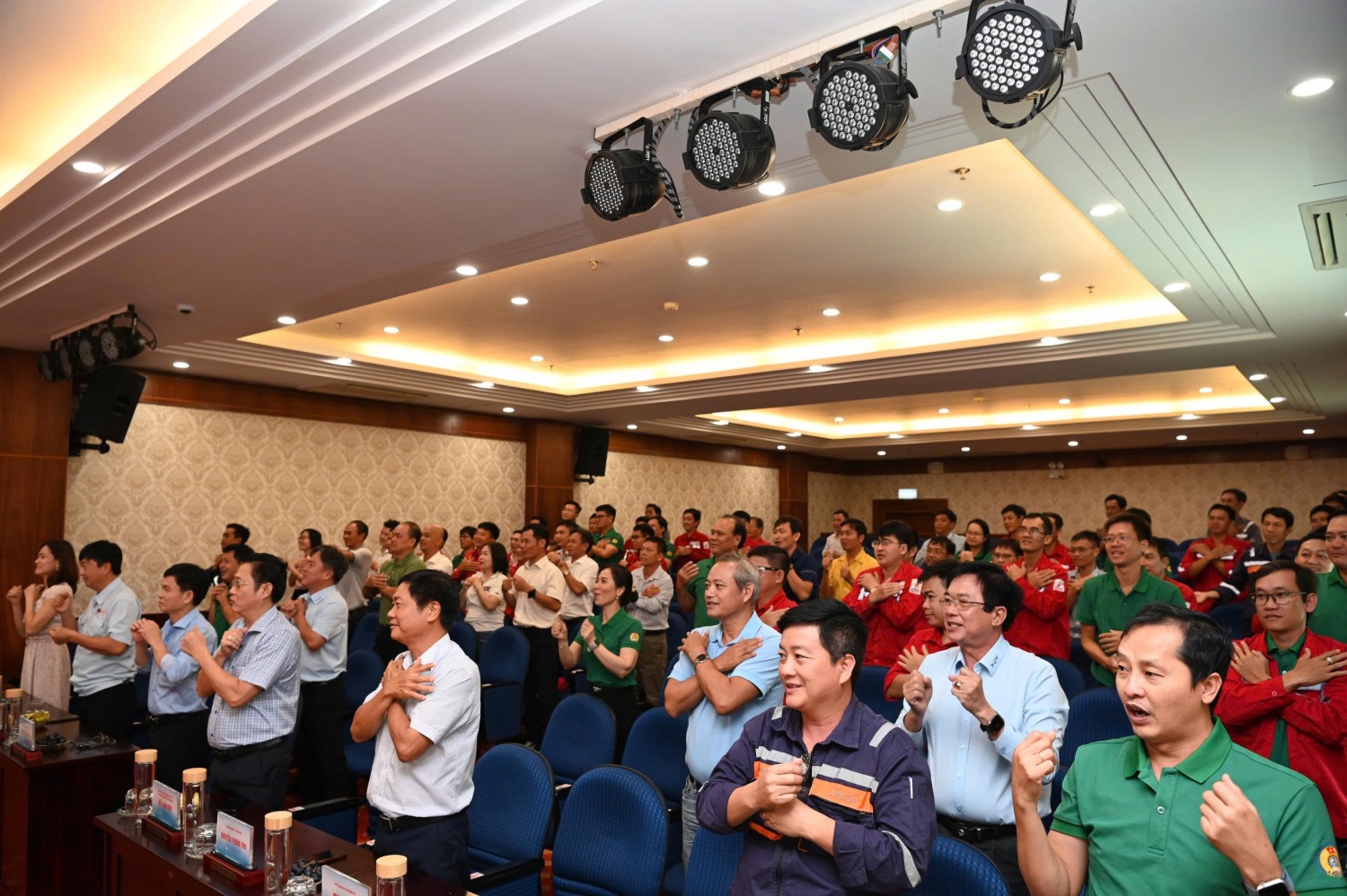 Các ATVSV thực hành các hoạt động ATVSLĐ tại buổi tập huấn