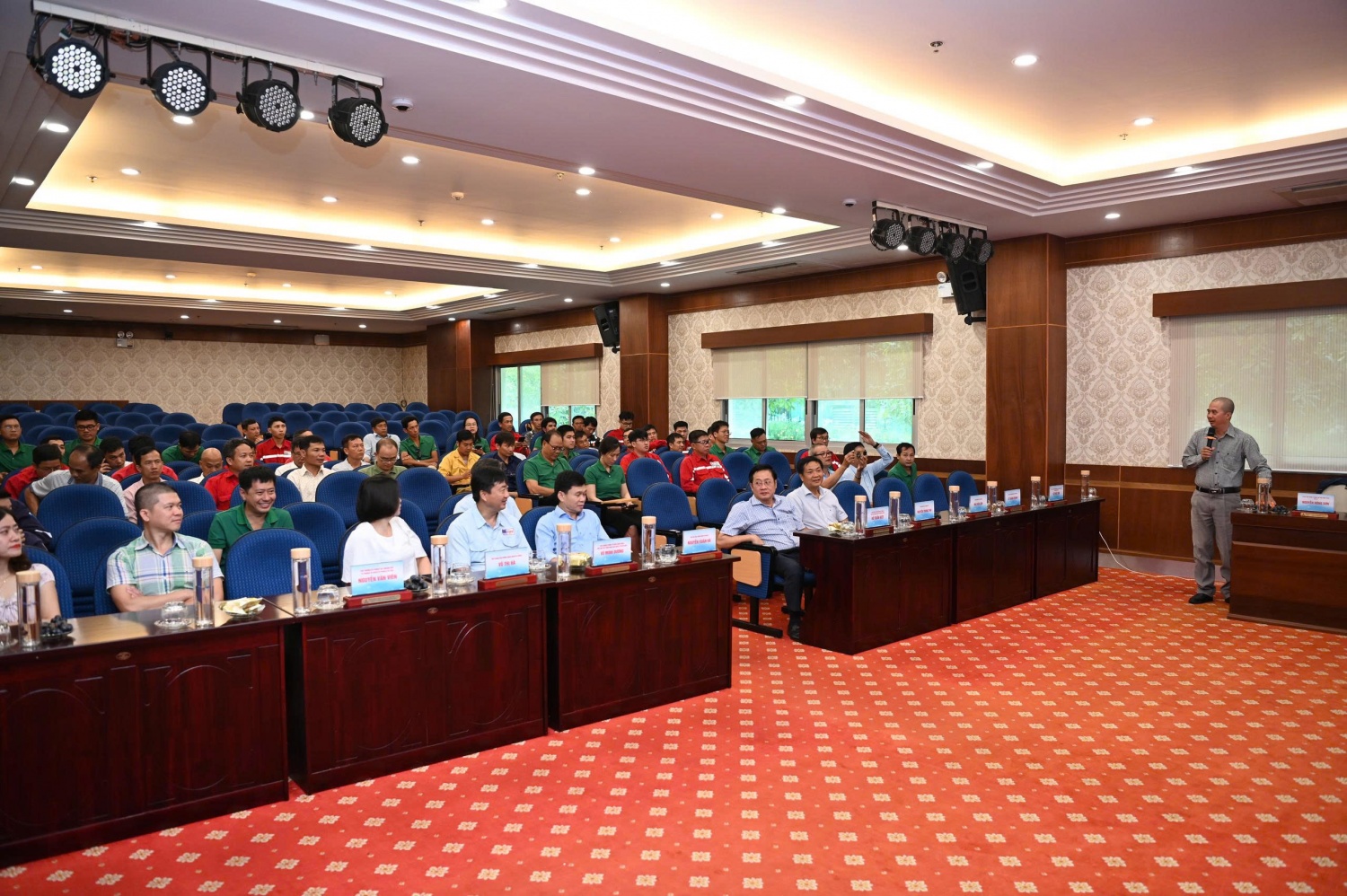 Tiến sĩ, giảng viên Nguyễn Hồng Sơn - Trường Đại học Công đoàn giảng dạy tại buổi tập huấn