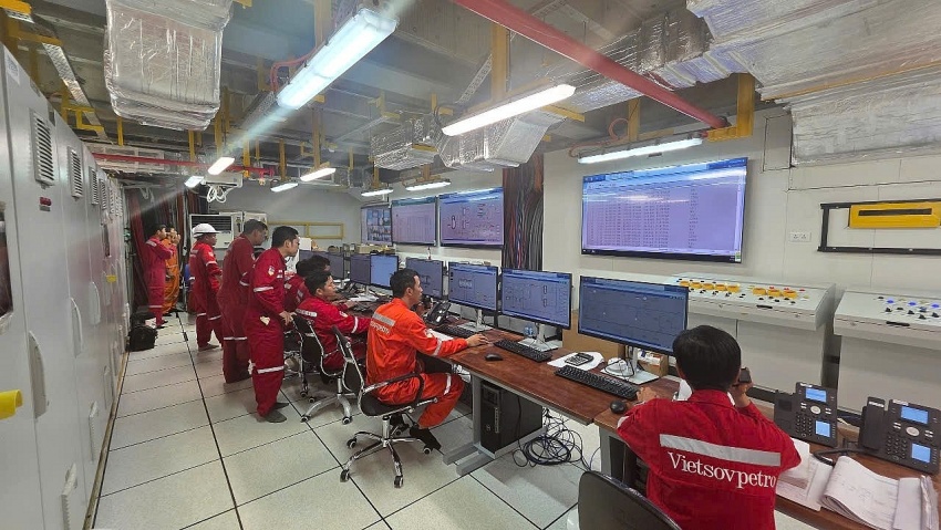 Kinh Ngu Trang - Kinh Ngu Trang Nam Field Development Project Officially Receives First Commercial Oil Flow Kinh Ngu Trang - Kinh Ngu Trang Nam Field Development Project Officially Receives First Commercial Oil Flow