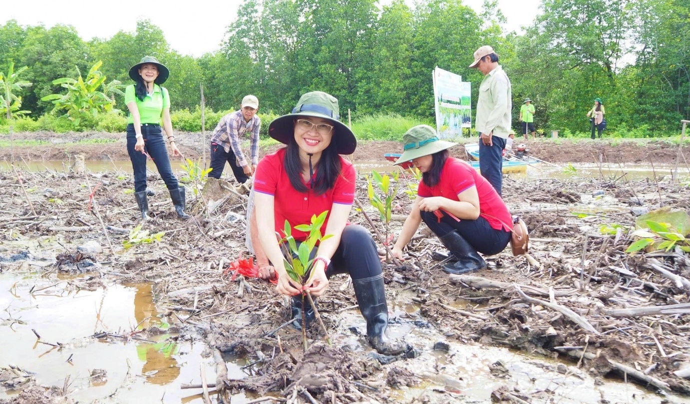 HL-HV JOCs tiếp tục triển khai hoạt động trồng cây và an sinh xã hội tại Cà Mau