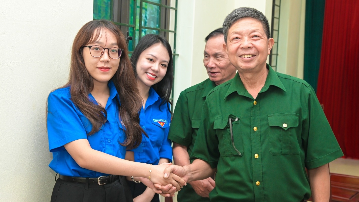 Đoàn Thanh niên Petrovietnam thăm và tặng quà các thương, bệnh binh tại Ninh Bình