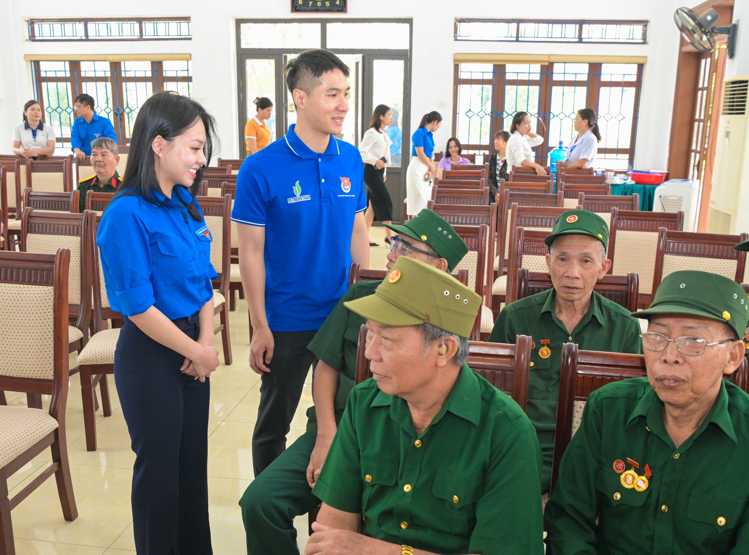 Đoàn Thanh niên Petrovietnam thăm và tặng quà các thương, bệnh binh tại Ninh Bình